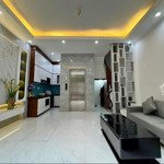 nhà mới 6 tầng ở ngõ 89 lạc long quân, view nhìn mặt phố, bãi ô tô trước cửa
nhà có thang máy