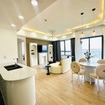 giảm mạnh cho thuê nhanh chcc sky center phổ quang p2, tb, office dt 40m2, giá 9tr/th 0822 291 904