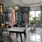 bán nhanh căn 2pn, 70m2, nội thất thiết kế cực đẹp, view nhìn về q1, tầng trung, giá 2 tỷ 4 tl