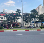 tôi chính chủ cần bán gấp biệt thự embassy 226m2 mặt đường nguyễn văn huyên đang cho thuê 167tr/1th