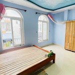 khai trương căn studio cửa sổ trời lớn rộng 30m2 tại quận 4