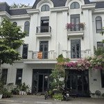 do chuyển sang đức sinh sống.chính chủ em cần bán gấp 2 căn lk vị trí vip nhất tại kđt crown villas