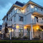 nhà phố góc lakeview city, dt 9,6x16 1 trệt 3 lầu, 4pn full nội thất cho thuê giá 33 triệu bao phí