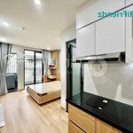 studio mới xây cửa sổ/bancon sát lotte mart quận 7