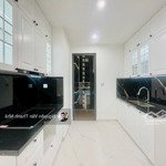 cho thuê căn hộ 2pn2wc căn góc, nội thất cơ bản, khu beverly view trực diện công viên ánh sáng