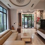 biệt thự hạng sang cho thuê ở vinhomes thăng long, 180m gần hồ, nội thất cao cấp, giá chỉ 28 triệu