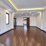 cho thuê gấp nhà phân lô khu vực phố liễu giai. 60m2 x 7t, mỗi tầng chia 2 phòng. giá thuê 25tr/th