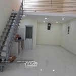 cho thuê nhà 1 trệt 1 lửng sát chợ. 60m2 7tr/th