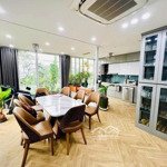 gần 100m2 giá rao 22.5 tỷ - tòa nhà dòng tiền vừa ở vừa cho thuê phố đội cấn ôtô vào sát cổng nhà