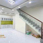 cho thuê nhà 1 trệt 1 lầu . dtsd 90m2. 2pn 2vs . đậu oto trước nhà. gần bệnh viện y học cổ truyền.