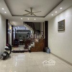 cho thuê nhà riêng tại trung kính, 35 triệu, 65m2, 5 tầng ngõ ôtô kinh doanh đỉnh