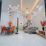 bán gấp nhà hxh nguyễn văn cừ, quận 5,40m2,gần chợ bệnh viện, trường học.lh 0922811690 ngân