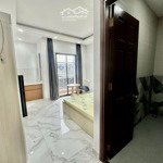 cho thuê phòng 30m2 đầy đủ nội thất, có ban công ở ngã tư hàng xanh