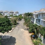 nhà mặt hồ khu compound ven sông