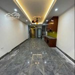 nhà mới/ 7.3 tỷ / 40 m2/6 tầng thang máy/ 3.7 mt / nguyễn văn linh/ thạch bàn