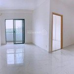 bán nhanh căn hộ 60m2 sổ hồng riêng, view hồ bơi, có ban công, cách q1 12km. giá 1 tỷ 990 tl nhẹ