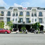 9 chủ bán shophouse đẹp xuất sắc tại quốc lộ 1, bến lức, 2,4 tỷ, 100m2 xd 1 trệt 2 lầu, sổ hồng,