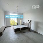 studio tách bếp mới - ban công lớn - máy giặt riêng - có thang máy - đậu oto thoải mái