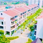 bán nhanh 1 căn 100m2 view trường học. giá rẻ hơn cản khác cả tỷ. lh hoàng đạo 098 299 6565