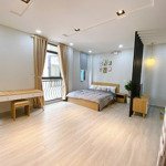 studio siêu sang trọng ban công , 40m2 _ nội thất y hình , ngay ngã 4 phú nhuận. hỗ trợ giá tốt