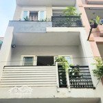 bán gấp nhà nguyễn văn giai - quận 1 cho thuê 34triệu. giá 3tỷ300/72.3m2 thông ra đinh tiên hoàng