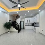 nhà phân lô 35m2 5 tầng giá 7,x tỷ ngõ xe ba gác, sổ đẹp nở hậu- trung tâm cầu giấy