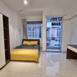 thuê phòng studio 30m2 tại tăng bạc hổ ngay ngã tư hàng xanh. gía 6tr9. lh 0909397366