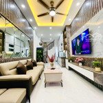 30m ra ô tô,lô góc 3 thoáng cực đẹp hàng xóm royal city thanh xuân phố cự lộc. 30m 4 tầng 6,8 tỷ