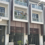 bán nhà phố kinh doanh 100m2 giá 8 tỷ. làm văn phòng, cho thuê giá 20tr/tháng. lh: 0939968879