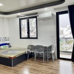 cho thuê căn hộ mới 35m2 gần ngã tư hàng xanh ban công full nội thất máy giặt riêng ở chu văn an