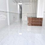 cho thuê nhà diệu hiền mới 80m2, có máy lạnh, 2 phòng ngủ, 2wc, sân oto