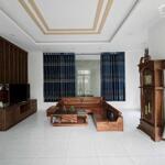 Bán gấp VILLA 2 Mặt Tiền - CẠNH KĐT PHÚ MỸ HƯNG - 200M2 (10x20) - View công viên, 21,9 T.Ỷ Mô tả: + 200m2 (10x20)