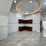 chủ cần bán gấp nhà 80m2, 1,25 tỷ phước hòa, phú giáo, dân cư đông đúc, đang cho thuê 8tr/tháng