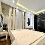 bán gấp nhà mới, xịn, dt 32m2 6 tầng, ngõ 211 khương trung , thanh xuân, giá 6.38 tỷ.