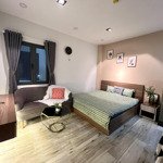 thuê ngay studio 30m2 tại nguyễn gia trí gần trường đh gtvt . giá 6tr9 . lh 0909397366