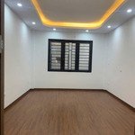 cho thuê nhà riêng 30m2 x 4,5 tầng, ngõ 255 lĩnh nam, ngay sát chợ đêm lĩnh nam