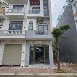 nhà đẹp: 3tỷ850, 60m2 tặng hết nội thất nhà 1 trệt 2 lầu gần ngã tư miếu ông cù, tp. thuận an