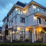 cần cho thuê nguyên căn nhà phố góc lakeview city giá 33tr/th đầy đủ nội thất. lh: 0917330220