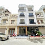 nhà 4 tầng có thang máy tđc xi măng vinhomes riverside