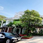 siêu biệt thự khu vip tân phú, ngang 10m(185m), 2 lầu hơn 20 xíu xiu. gần đường trường chinh