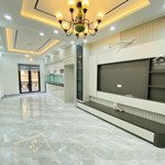 chỉ nhỉnh 8 tỷ - sở hữu ngay nhà đẹp long biên, 6 tầng 40m2 thang máy, ô tô ngủ trong nhà