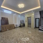 vip phố đội cấn ,nhà mới, thang máy, ngõ rộng ,nhà đẹp 2 thoáng,0to đỗ cửa, dt 37m2 6tầng.