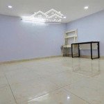 nhà rẻ sát quận 1, phòng khách rộng như sân banh hàng hiếm giá rẻ 2t