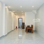 cho thuê tầng 1 của shophouse vsip, từ sơn, bắc ninh gồm 1 ngủ, 1 wc, 1 khách, 1 bếp. 5tr/tháng.