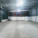 cho thuê 400m2 làm kho xưởng phố thạch cầu, otô tải đỗ cửa, điện nước đầy đủ, khung thép chắc chắn