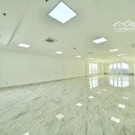 sàn văn phòng mới - sang trọng - dt 180m2 - mặt tiền đường 2 chiều sát quận 1 - giá tốt