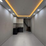 nhà đẹp 17,2m2 (3 x 6), hẻm 3,6m tôn đản sát q1. chỉ 2,25 tỷ