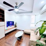 em cần bán 3 ngủ nhà đẹp, view sông hồng cầu vĩnh tuy, nội thất mới đẹp. lh 0968 602 202