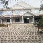 biệt thự sân vườn 2000m2 gần vincom lê văn việt - ngang 30x62m - giá chỉ 50 tỷ tl