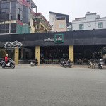 sang nhượng quán cafe phố trần trọng bình sẵn mô hình vào kd luôn. dt 240m2. vỉa hè rộng mênh mông